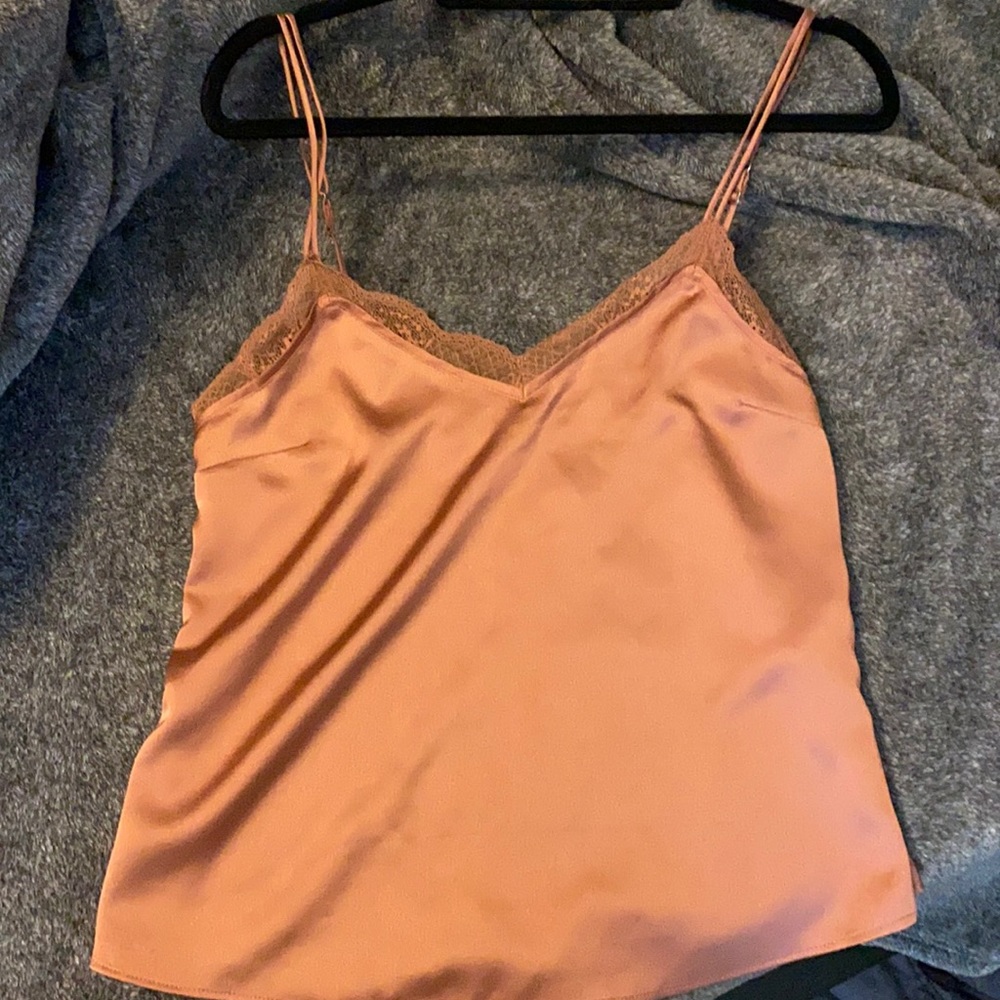 Cute silky top!